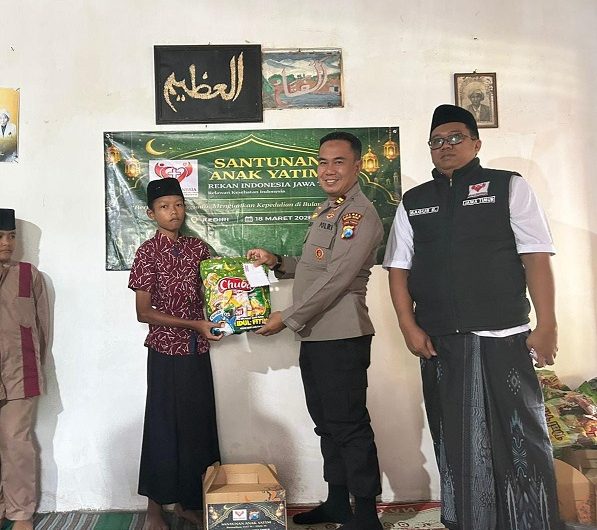 santunan-anak-yatim-kediri-ramadhan-rekan-indonesia-polres